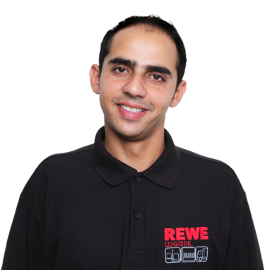 Porträt eines REWE Auszubildenden zum Berufskraftfahrer