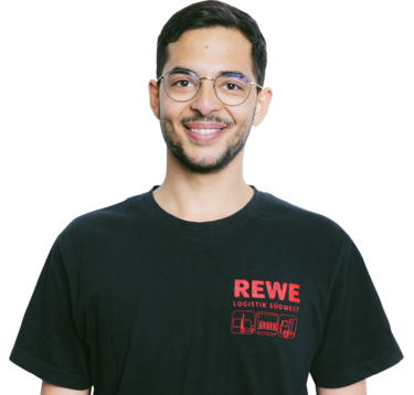 Porträt eines REWE Auszubildenden zum Kaufmann für Groß- und Außenhandelsmanagement Logistik